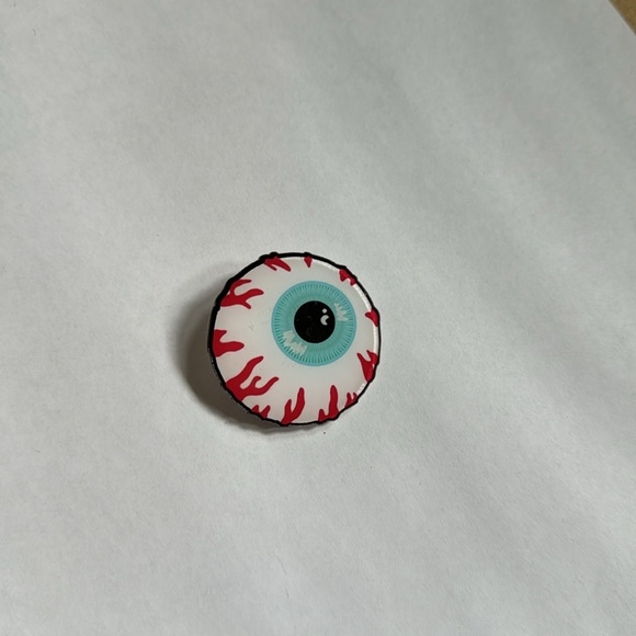 Fashion pin - free with a purchase of an item - Picture 3 of 6